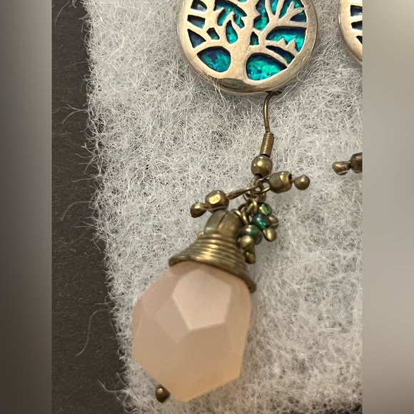 🍀🍀🍀 2pairs of earrings, a Tree of life set and Stone set - Picture 3 of 5